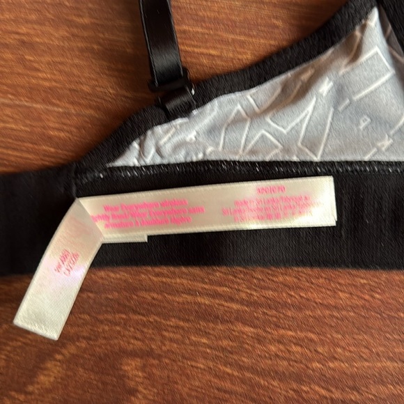 PINK Victoria's Secret Black Graphic Bra Size 32C - Picture 4 of 4